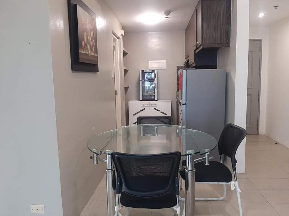Spacious 2 Bedroom Unit With Pool Манила Экстерьер фото