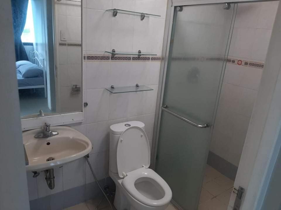 Spacious 2 Bedroom Unit With Pool Манила Экстерьер фото