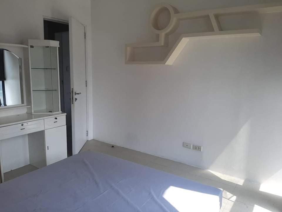 Spacious 2 Bedroom Unit With Pool Манила Экстерьер фото