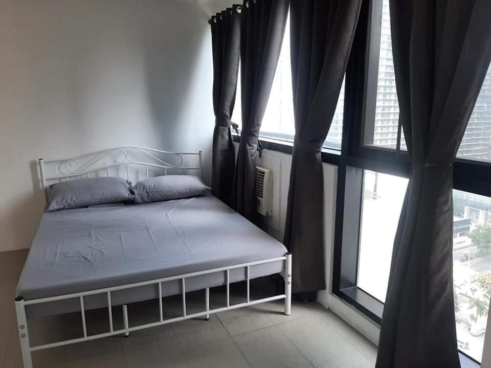 Spacious 2 Bedroom Unit With Pool Манила Экстерьер фото